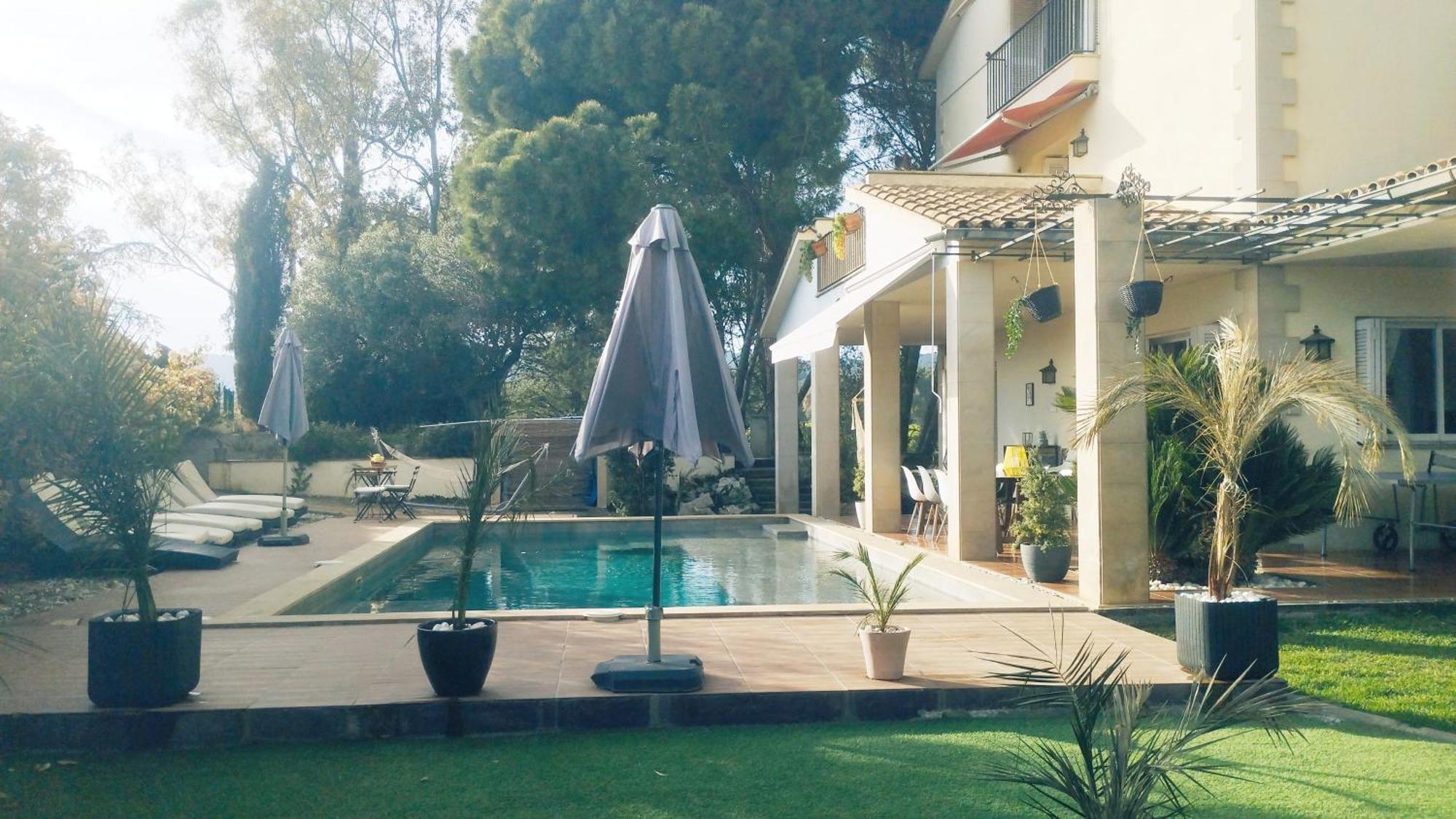 Les Canyes Cottage, Private Villa Resort Piera Phòng bức ảnh